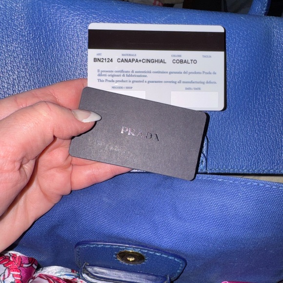 💙 Prada 💙 - Picture 6 of 16